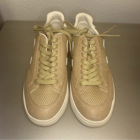 EUC/LIKE NEW VEJA V-12 VEGAN ALVEOMESH IN DUNE WHITE - SIZE 6 - Picture 12 of 16